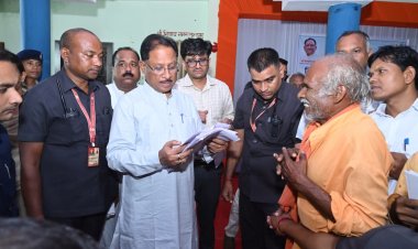 मुख्यमंत्री विष्णुदेव साय ने बगिया कैंप कार्यालय में सुनी जनता की समस्याएं : त्वरित निराकरण के दिए निर्देश