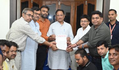 विष्णु सुशासन में पत्रकारों के हित में लिए गए संवेदनशील निर्णय पर जशपुर प्रेस क्लब के पत्रकारों ने मुख्यमंत्री साय का जताया आभार,कहा पेंशन वृद्धि का निर्णय पत्रकारों के लिये भविष्य की आर्थिक सुरक्षा सुनिश्चित करने की दिशा में एक महत्वपूर्ण पहल