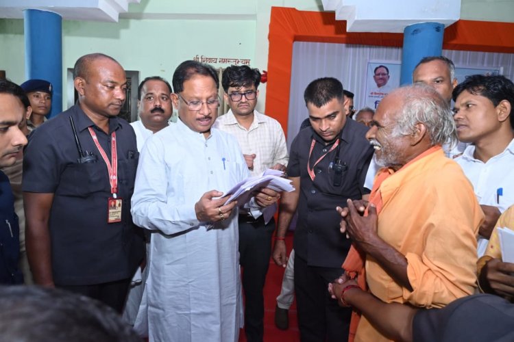 मुख्यमंत्री विष्णुदेव साय ने बगिया कैंप कार्यालय में सुनी जनता की समस्याएं : त्वरित निराकरण के दिए निर्देश