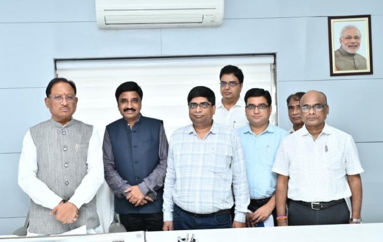 संवाद कार्यालय में विभागीय अधिकारी के साथ अभद्रता और कार्यालय में तोड़फोड़ करने वालों पर कड़ी कार्रवाई की मांग,मुख्यमंत्री साय ने दोषियों पर कड़ी कार्रवाई का दिया आश्वासन