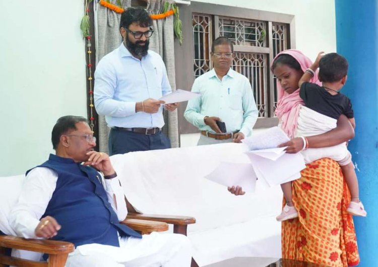 मुख्यमंत्री विष्णु देव साय ने बगिया में सुनी आम जनता की समस्याएं : आवेदनों के त्वरित निराकरण के निर्देश