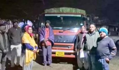 कुनकुरी राजस्व टीम ने 2 वाहन में 423 बोरा अवैध धान किया जप्त