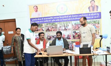 हथियार छोड़कर मुख्यधारा में लौटे युवाओं का आधार दस्तावेज बनाने उपमुख्यमंत्री ने लगाई चौपाल