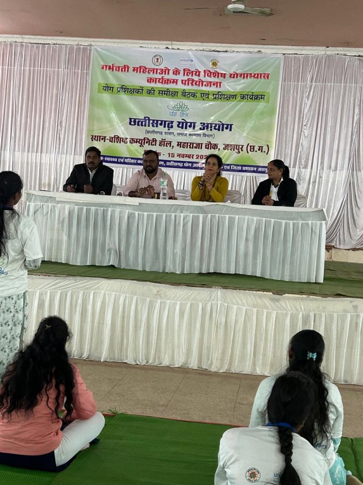 गर्भवती महिलाओं हेतु विशेष योगाभ्यास परियोजना में कार्यरत योग मित्रों को दिया गया प्रशिक्षण 