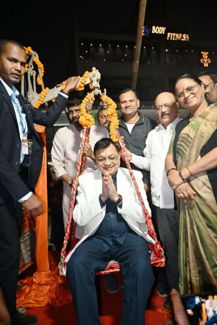 कोसाबाड़ी के सब्जी विके्रताओं ने उद्योग मंत्री व महापौर को तौला सब्जी व फल से, वेडिंग जोन की सौगात पर जताया आभार…