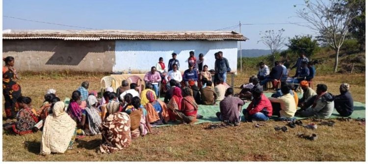 सुदूर पहाड़ी क्षेत्र के ग्राम पंचायत करादरी पीएम जनमन आवास के हितग्राहियो के लिए प्रगति चौपाल आयोजित