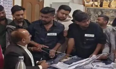 NSUI नेता ने प्राचार्य को जूते की माला पहनाने की कोशिश, पुलिस तलाश में