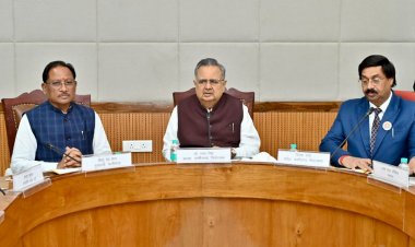 विधानसभा अध्यक्ष डॉ रमन सिंह की अध्यक्षता में विधानसभा के समिति कक्ष में कार्य मंत्रणा समिति की बैठक