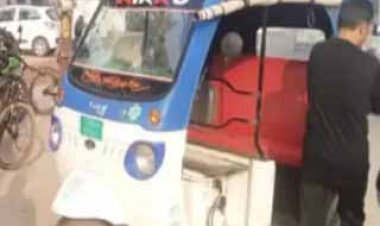 अनियंत्रित होकर सड़क किनारे पलटी ऑटो, 1 की मौत, 5 घायल