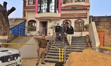 CRIME : कलयुगी बेटे का खौफनाक कांड—पिता का गला घोंटा, मां को आरी से काटा, शव बोरियों में भरकर नदियों में फेंके