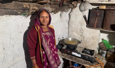 मुंगेली के पूनम और बबीता को मिला गैस कनेक्शन, धुएँ से मिली मुक्ति