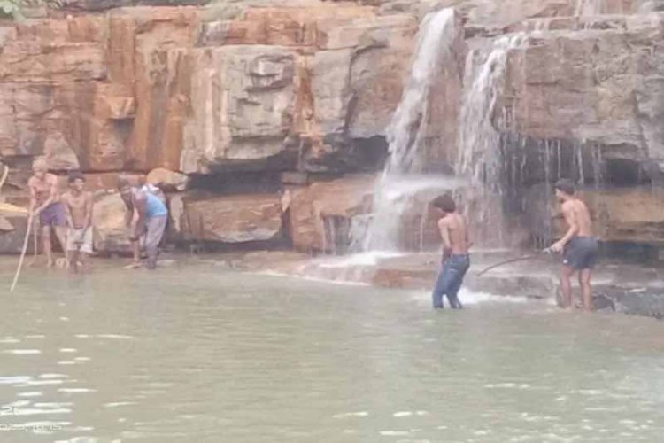नरहरा जलप्रपात में डूबा रायपुर का युवक, मौत