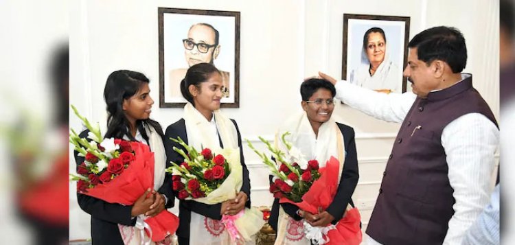 MP की तीन महिला क्रिकेट खिलाड़ियों को मिलेंगे 25-25 लाख रुपये, CM मोहन ने कहा- कोच को भी मिलेगा इतना पैसा