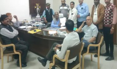 रायपुर में बिजली वितरण कंपनी के प्रबंधन एवं मीटर रीडर संघ के पदाधिकारियों के बीच मीटर रीडरों की समस्याओं को लेकर द्विपक्षीय वार्ता आयोजित की गई