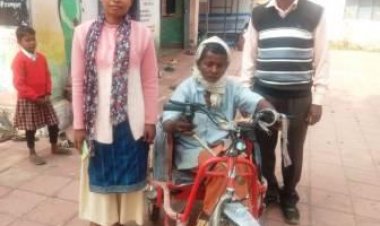 कलेक्टर व्यास के संवेदनशीलता से दिव्यांग का चेहरा खिला, भूमिहीन दिव्यांग को मिली सहायता