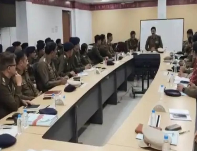 रायपुर कमिश्नरेट के कमिश्नर डॉ. संजीव शुक्ला ने पदभार संभालते ही लॉ एंड ऑर्डर पर सख्ती दिखाई