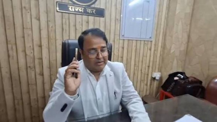 सीएम योगी के समर्थन में जीएसटी डिप्टी कमिश्नर ने लिया ये बड़ा फैसला, प्रशासनिक और राजनीतिक हलकों में मच गया हड़कंप