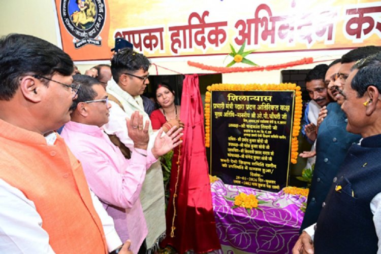 वित्त मंत्री चौधरी शासकीय लक्ष्मणेश्वर स्नातकोत्तर महाविद्यालय खरौद के हीरक जयंती समारोह में हुए शामिल