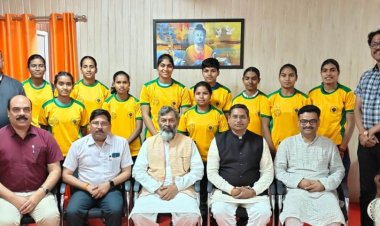 अखिल भारतीय कबड्डी प्रतियोगिता के लिए ABVV की महिला टीम धर्मशाला रवाना