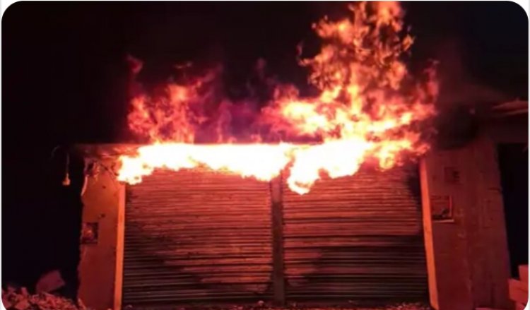 सरगुजा में कपड़ों की दुकान में भीषण आग, 30 लाख का माल जलकर राख