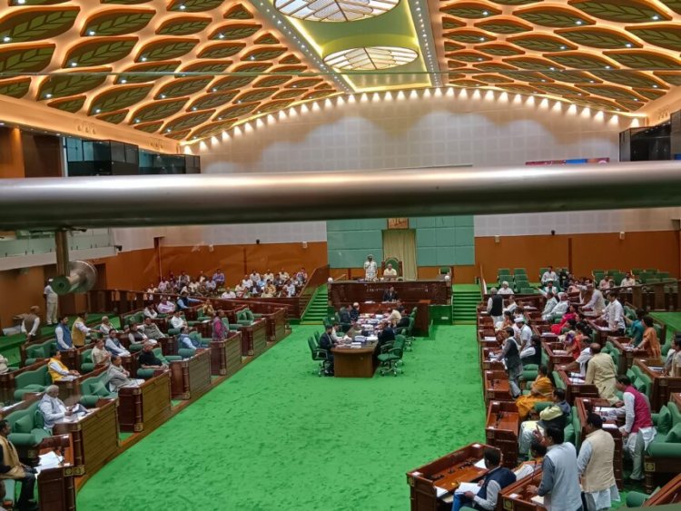 सदन में गूंजा औद्योगिक प्रदूषण का मामला, विपक्ष के विधायकों ने मंत्री पर लगाई सवालों की झड़ी