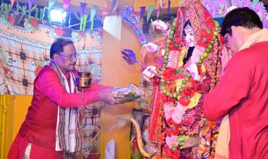 चैत्र शुक्ल पक्ष अष्टमी के पावन अवसर पर मुख्यमंत्री साय ने परिवार सहित विधि-विधान से मां दुर्गा का पूजा-अर्चना कर प्रदेशवासियों की सुख-समृद्धि,शांति और खुशहाली के लिए किया कामना