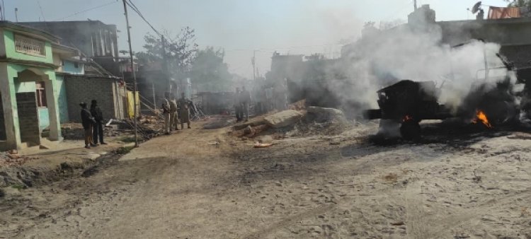 सक्ती के बसंतपुर गोरखापाली में हिंसा, ट्रैक्टर-पिकअप और बाइक में लगाई आग
