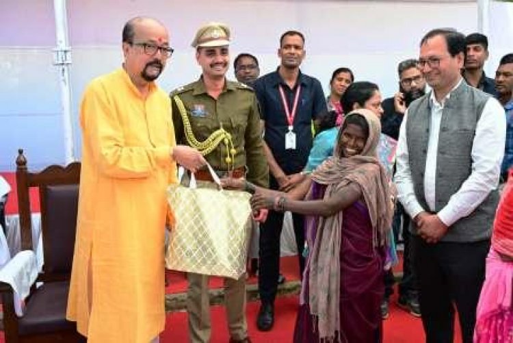 बैगा-बिरहोर आदिवासियों के गांव पहुंचे राज्यपाल, योजनाओं का जाना हाल