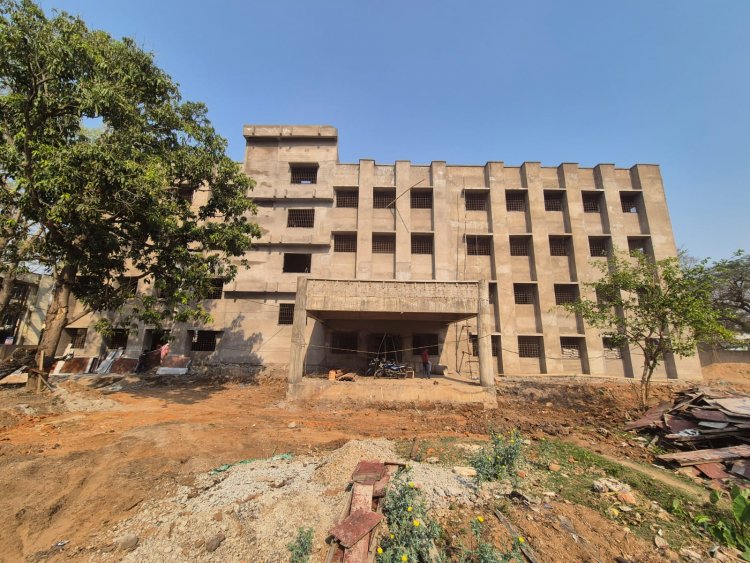 जशपुर में स्वास्थ्य अधोसंरचना को मिल रही नई मजबूती : जिला चिकित्सालय में 50 बिस्तरीय क्रिटिकल केयर ब्लॉक निर्माण अंतिम चरण में