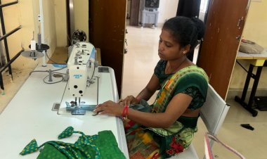 नक्सलवाद का अंधेरा छोड़ शर्मिला ने थामी स्वावलंबन की सुई, दंतेवाड़ा में लिख रही हैं बदलाव की इबारत….