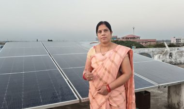 सोलर पैनल अपनाकर देवश्री साहू बनीं आत्मनिर्भर, बिजली बिल से मिली पूर्ण मुक्ति