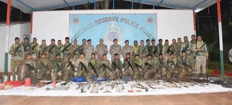 Naxal Operation: CRPF को बड़ी सफलता, जंगल में नक्सलियों के 2 डंप बरामद