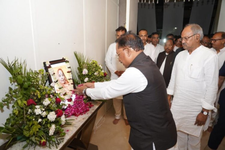 सांसद बृजमोहन की चाची प्रेमलता अग्रवाल को नम आंखों से विदाई, श्रद्धांजलि सभा में उमड़ा जनसैलाब—मुख्यमंत्री साय भी पहुंचे