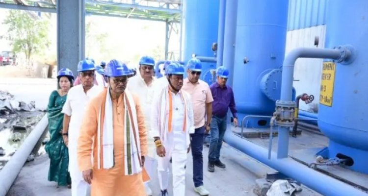 पीसीसी अध्यक्ष दीपक बैज, नेता प्रतिपक्ष डॉ. चरणदास महंत तथा जांच दल के सदस्य वेदांता पावर प्रभावितों से मिले