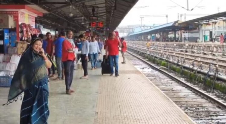 CG Train : ट्रेन के लेटलतीफी से यात्री बेहाल, रेलवे के दावों की खुली पोल…