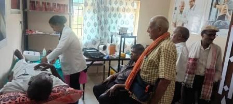 सियान गुड़ी बना वरिष्ठ नागरिकों के लिए संपूर्ण सेवा केंद्र : स्वास्थ्य जांच तक एक ही छत के नीचे सुविधा