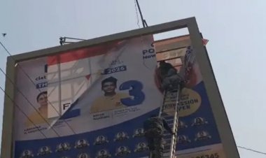 हाईवोल्टेज ड्रामा: रायपुर में 35 फीट ऊंचे होर्डिंग पर चढ़ी युवती