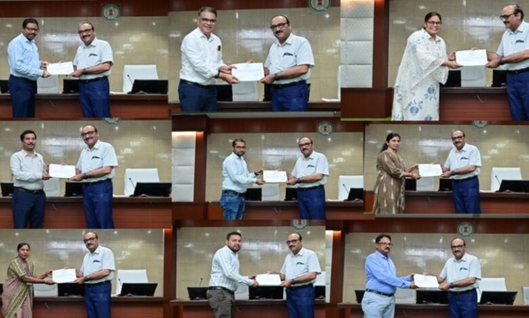 प्रशासनिक दक्षता का सम्मान: मुख्य सचिव ने ई-ऑफिस और समयबद्धता के लिए अधिकारियों-कर्मचारियों को किया सम्मानित
