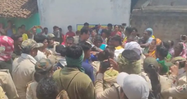 CG BREAKING : 1 लाख पेड़ों के कब्जे पर कार्रवाई, DFO पर भीड़ का हमला