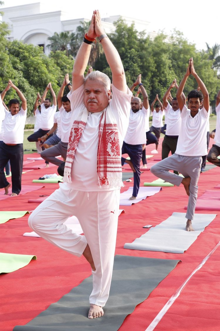 भाजपा के योग शिविरों में उमड़ा जनसैलाब, स्वस्थ भारत का दिया संदेश : प्रदेशभर में भाजपा के योग शिविरों में हजारों कार्यकर्ताओं ने किया योगाभ्यास, रायपुर से जगदलपुर तक दिखा उत्साह