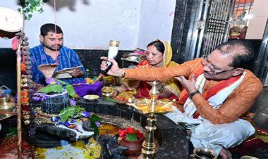 सावन माह के तीसरे सोमवार और नागपंचमी पर सीएम साय ने पत्नी संग किया फलेश्वरनाथ महादेव मंदिर में पूजा-अर्चना