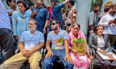 RAHUL GANDHI DHARNA : 5 घंटे का धरना, फिर दर्ज हुई FIR!