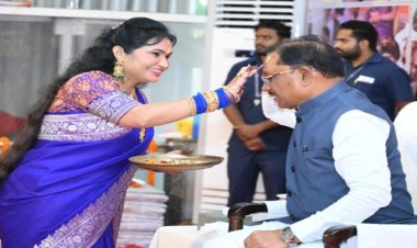 मुख्यमंत्री निवास में बहनों ने बांधी राखी, साय बोले- मातृशक्ति के सशक्तिकरण से बनेगा विकसित छत्तीसगढ़
