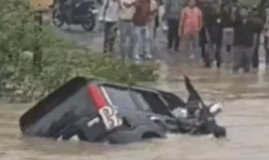 KORBA HEAVY RAIN : उफनते नाले में समाई Scorpio! 3 दोस्तों ने ऐसे बचाई जान