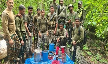 सुरक्षाबलों को सर्चिंग में मिला नक्सल डंप, 2 टिफिन बम सहित भारी मात्रा में विस्फोटक बरामद