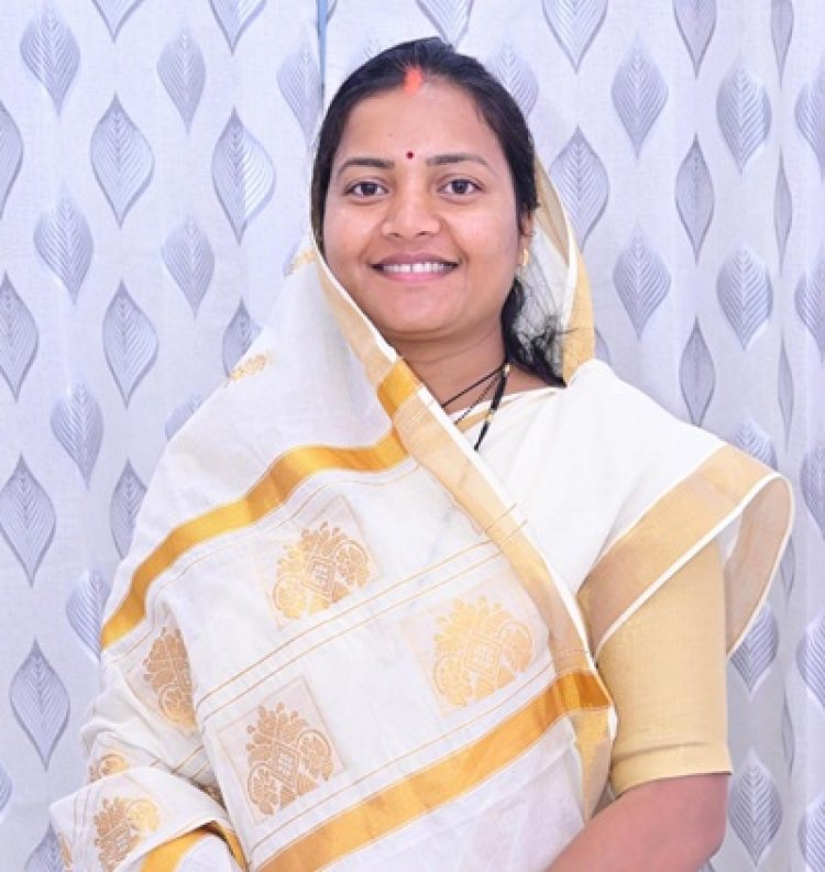 बिश्रामपुर में दिल्ली जाने वाली ट्रेन के ठहराव के लिए मंत्री लक्ष्मी राजवाड़े ने रेलवे अधिकारियों से की चर्चा