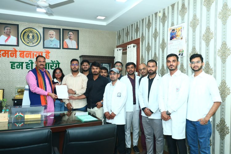 स्वास्थ्य मंत्री श्याम बिहारी जायसवाल से मिले इंटर्न डॉक्टर, आंदोलन स्थगित करने का लिया निर्णय….