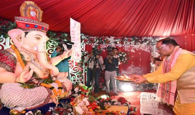 मुख्यमंत्री विष्णु देव साय ने परिवारजनों के साथ विधि-विधान से की गणपति की स्थापना और पूजा-अर्चना