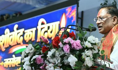 सवा लाख ‘आशीर्वाद के दीपों’ से जगमगाया खारुन तट, प्रधानमंत्री नरेंद्र मोदी के स्वस्थ और दीर्घायु जीवन के लिए हुई महाआरती