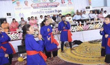 नुक्कड़ नाटक के जरिए पहुँचाया जनकल्याणकारी योजनाओं का संदेश